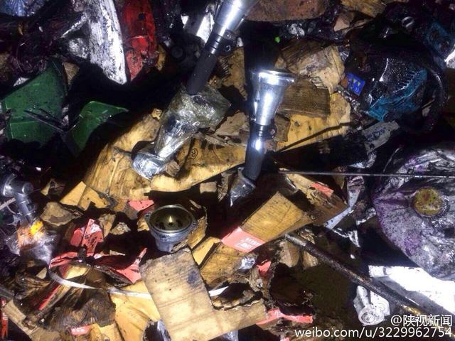 西安长鸣路上一仓库着火 仓库内存放大量园林机械