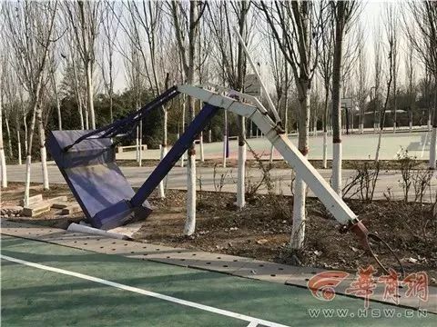 西安新公园生存现状 昆明池刚开园雕塑就被游客搬回了家