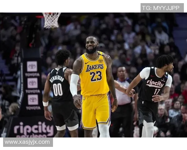 东契奇助攻 詹姆斯正面干拔三分飙进