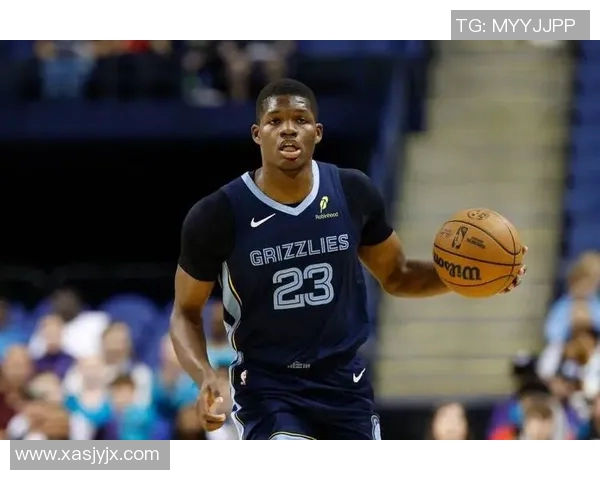 这新秀不简单!11号秀科沃德10中5拿到14分4板1助1帽 末节7分 这新秀不简单!11号秀科沃德10中5拿到14分4板1助1帽 末节7分